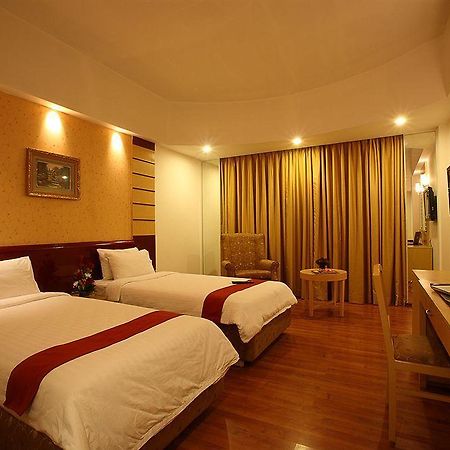 Katriya De Royal Hotel Haiderabad Buitenkant foto